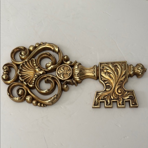 Syroco MCM Hollywood Regency Fleur Di Lis Skeleton Key Gold Wall Decor 60’s - Picture 1 of 9